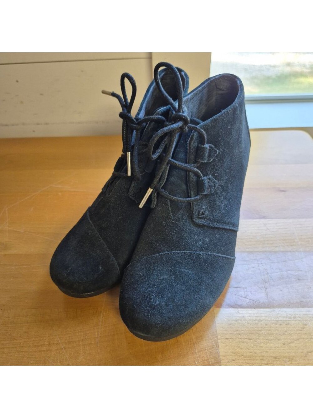 Toms Black Suede Wedge Ankle Booties With Lace-Up Detail Womens Shoes Size 9.5